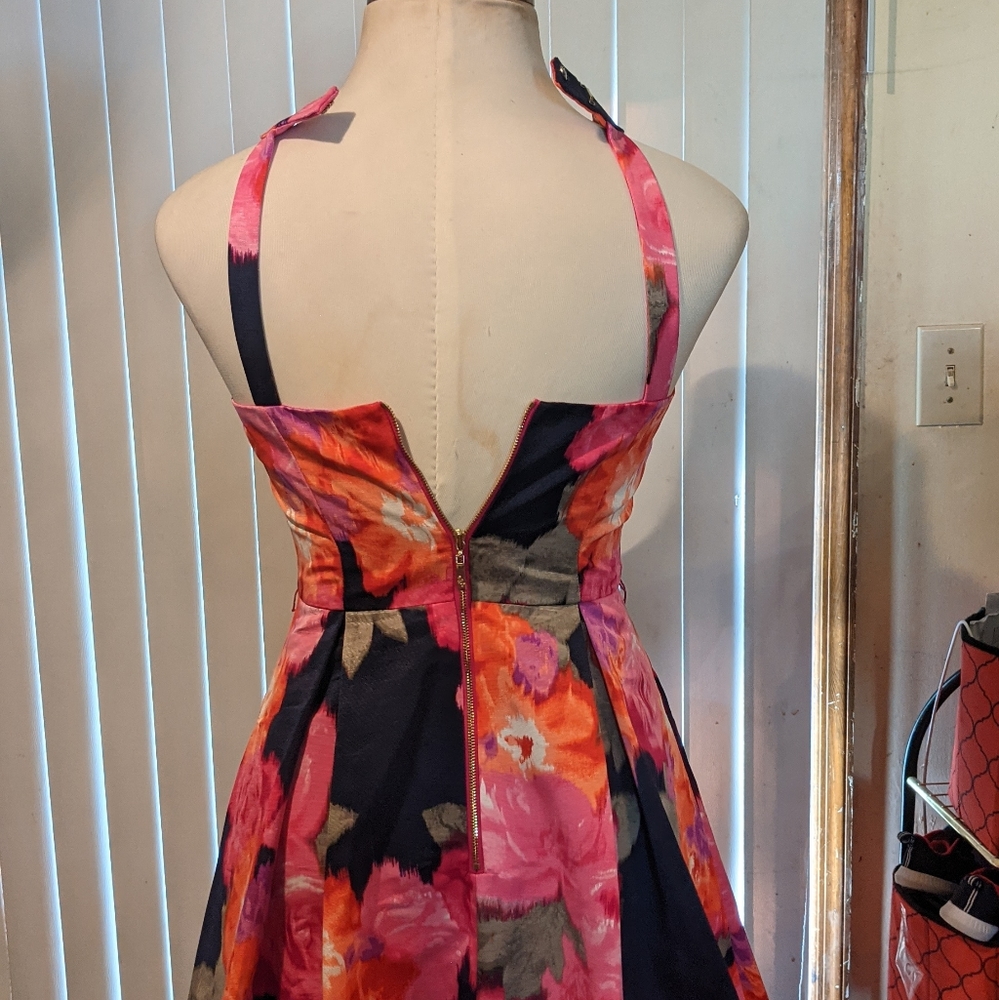 Dress - Picture 2 of 10